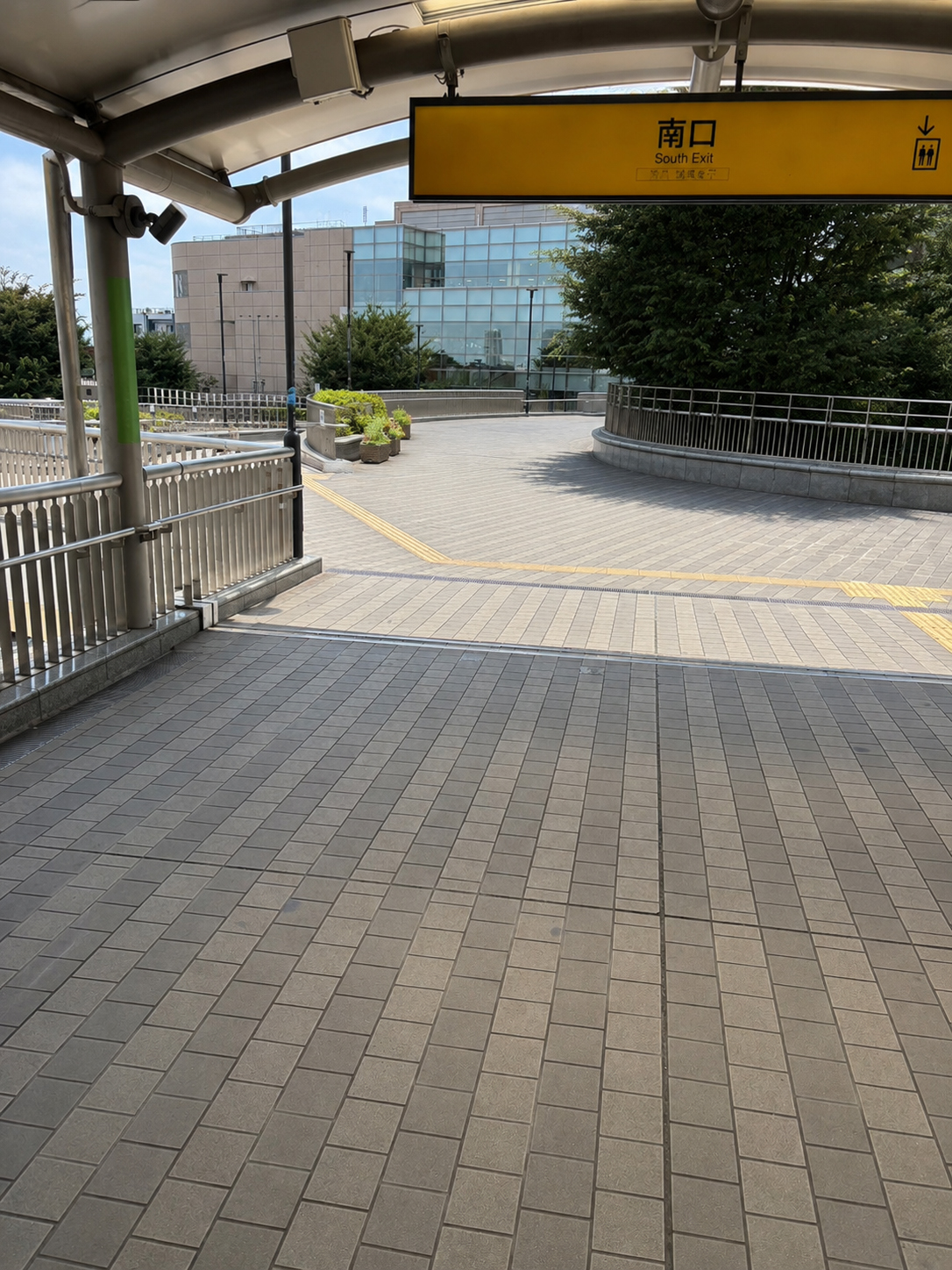 大泉学園駅からbibiまでの道順 STEP1 南口へ進みます
