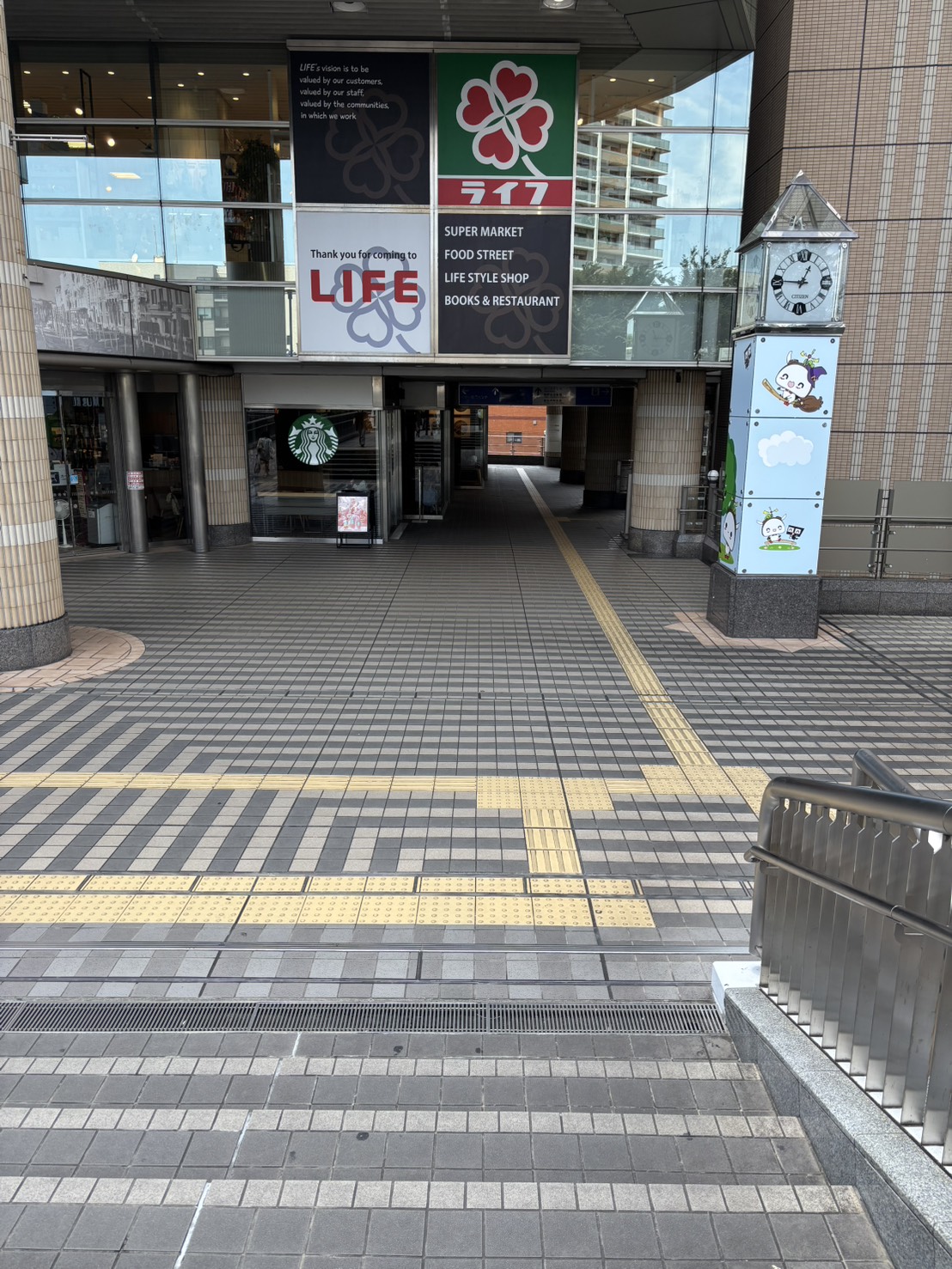 大泉学園駅からbibiまでの道順 STEP2 スターバックス横の通路へ