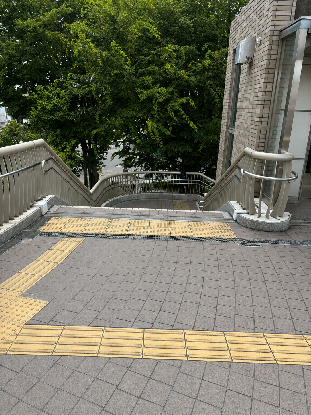 大泉学園駅からbibiまでの道順 STEP5 階段を下ります